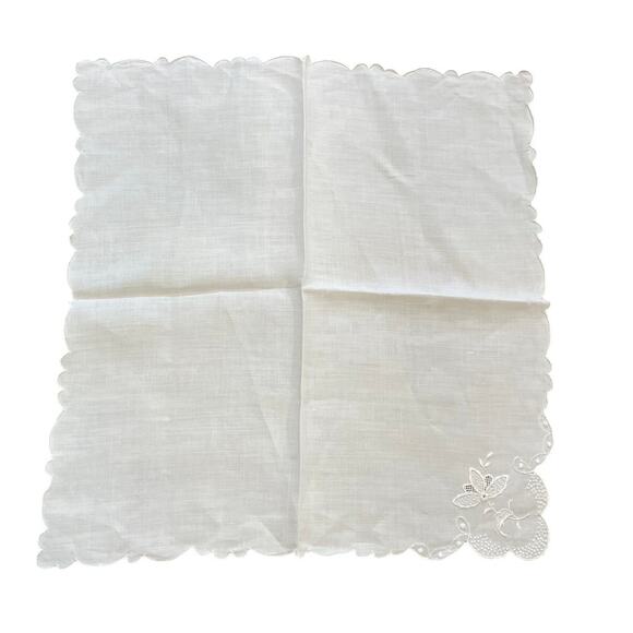 Vintage Cotton White Embroidered, Eyelet, Scalloped Edge Square Napkins Set of 5 - Picture 2 of 3